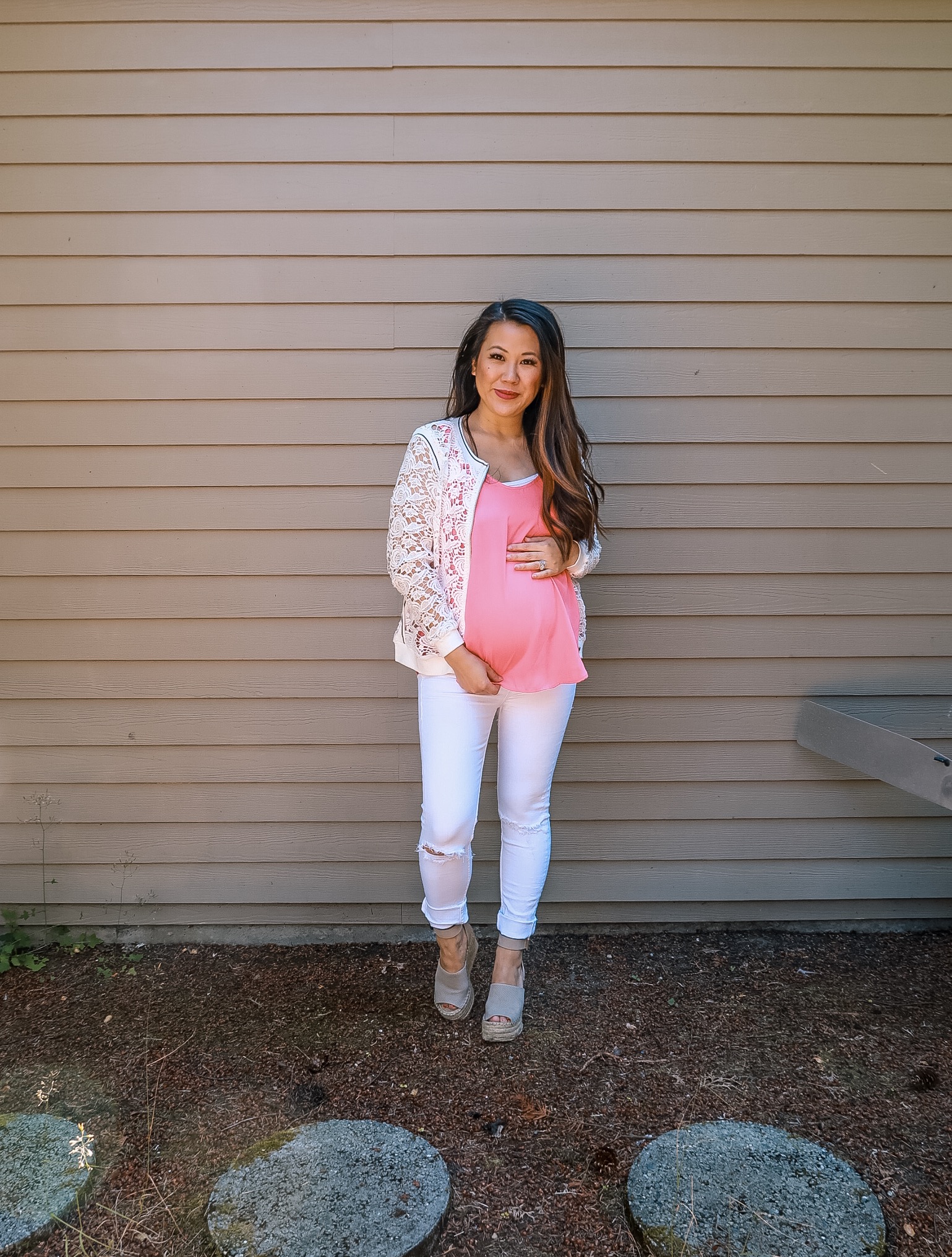 How to save money on maternity clothes