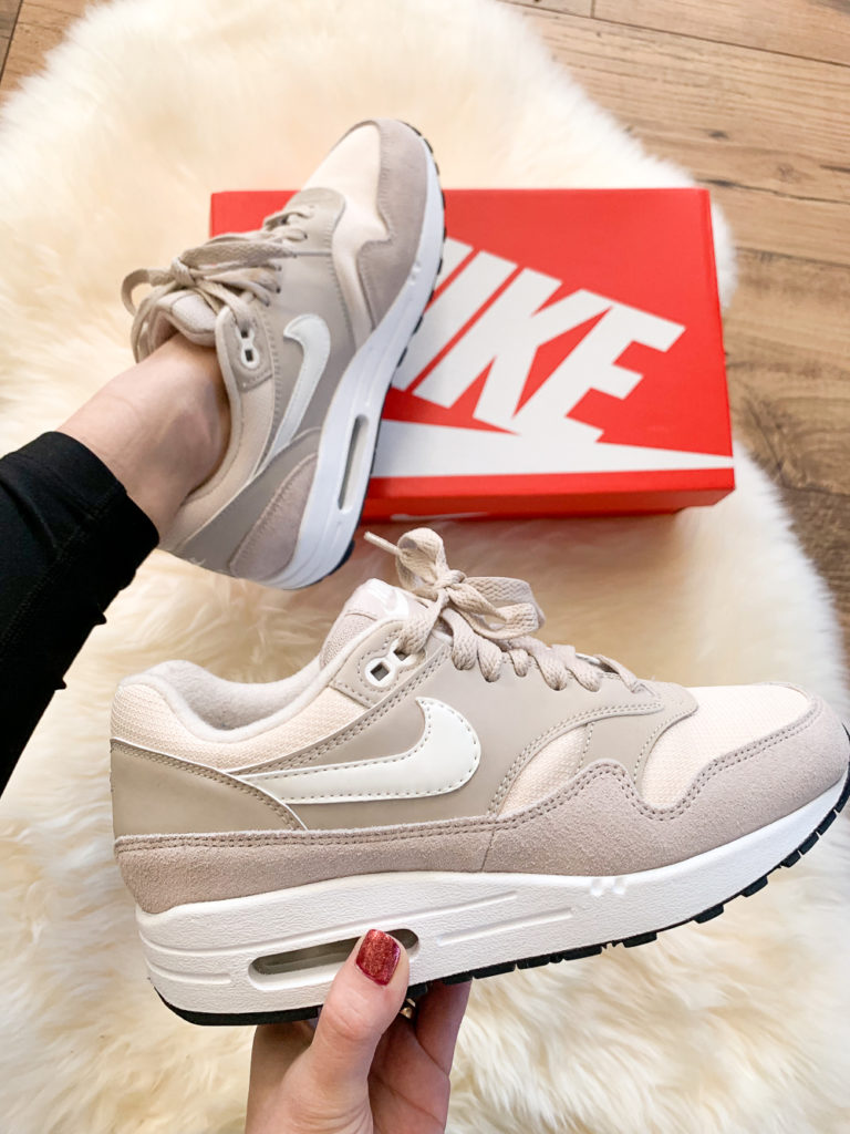 nike sneakers, best nike sneakers, shoe love, nike shoes, Seattle blogger, petite blogger, mom style, athleisure, how to style nike sneakers, nike sneaker outfits