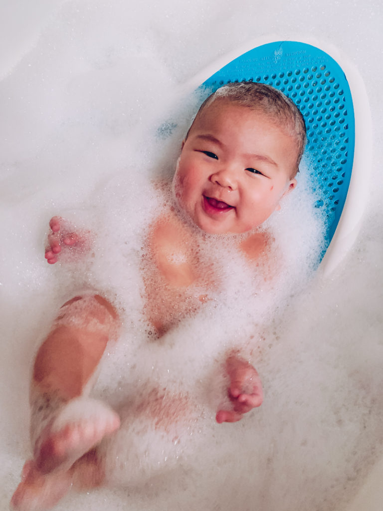 must have for newborn baby feeding and bath essentials