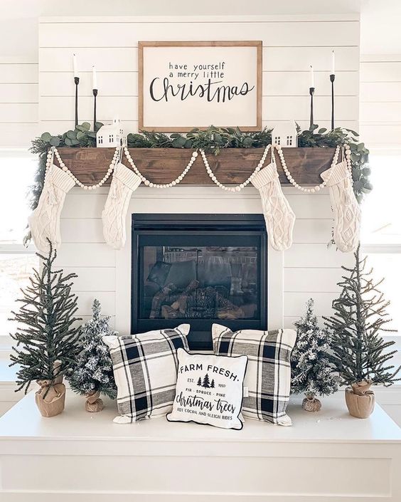 farmhouse holiday mantle