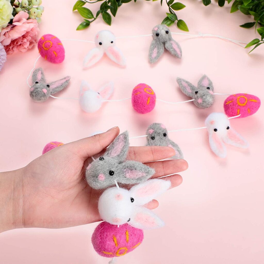 Felt bunny and egg garland for Easter