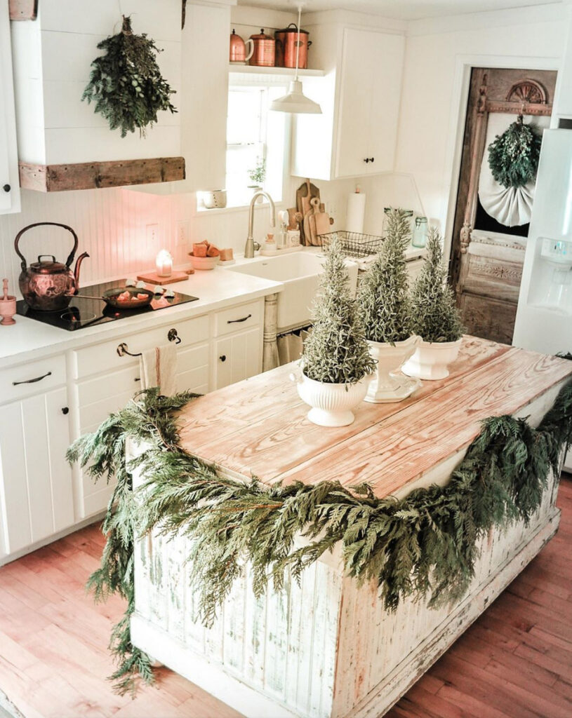 20+ Simple and Pretty Christmas Kitchen Decor Ideas