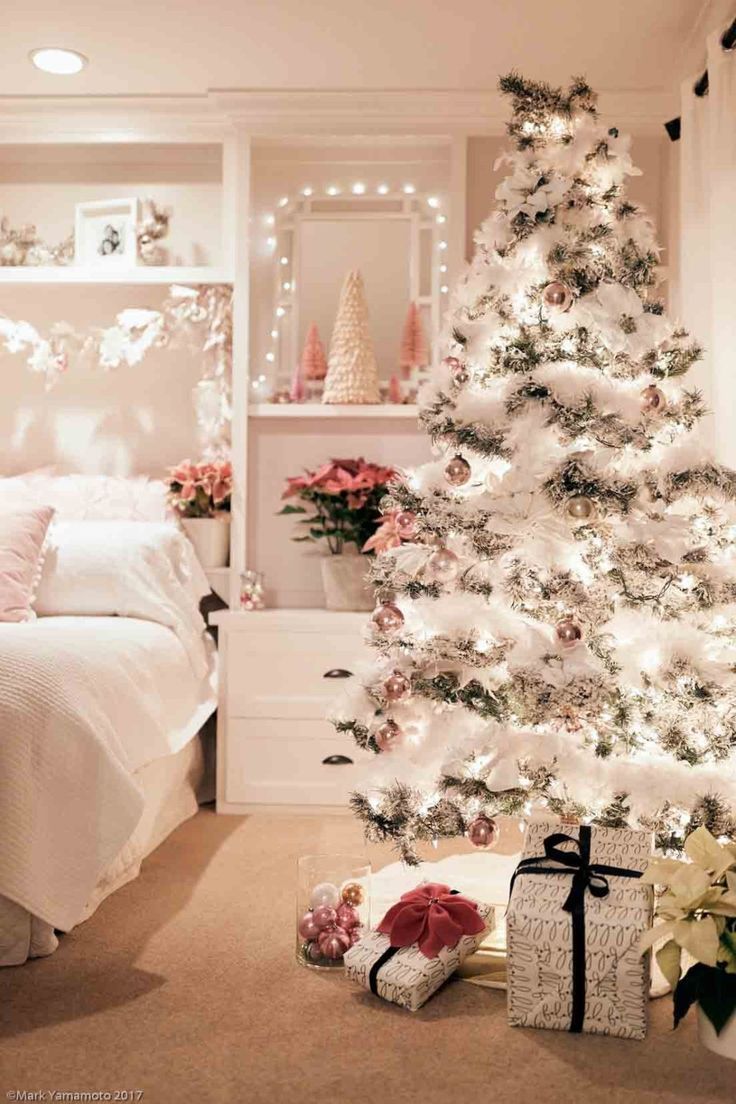 30 Cute and cozy Christmas bedroom decor ideas that are easy to do