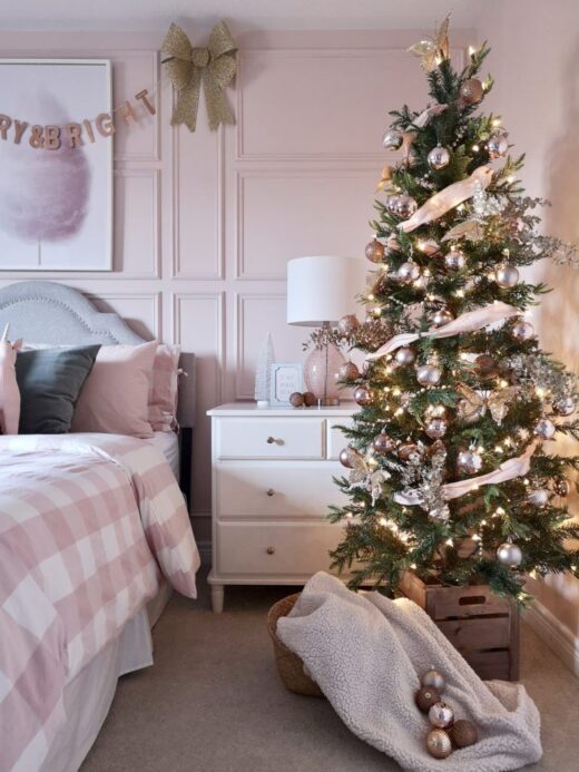 30 Cute and cozy Christmas bedroom decor ideas that are easy to do