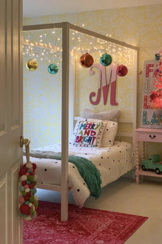 30 Cute and cozy Christmas bedroom decor ideas that are easy to do