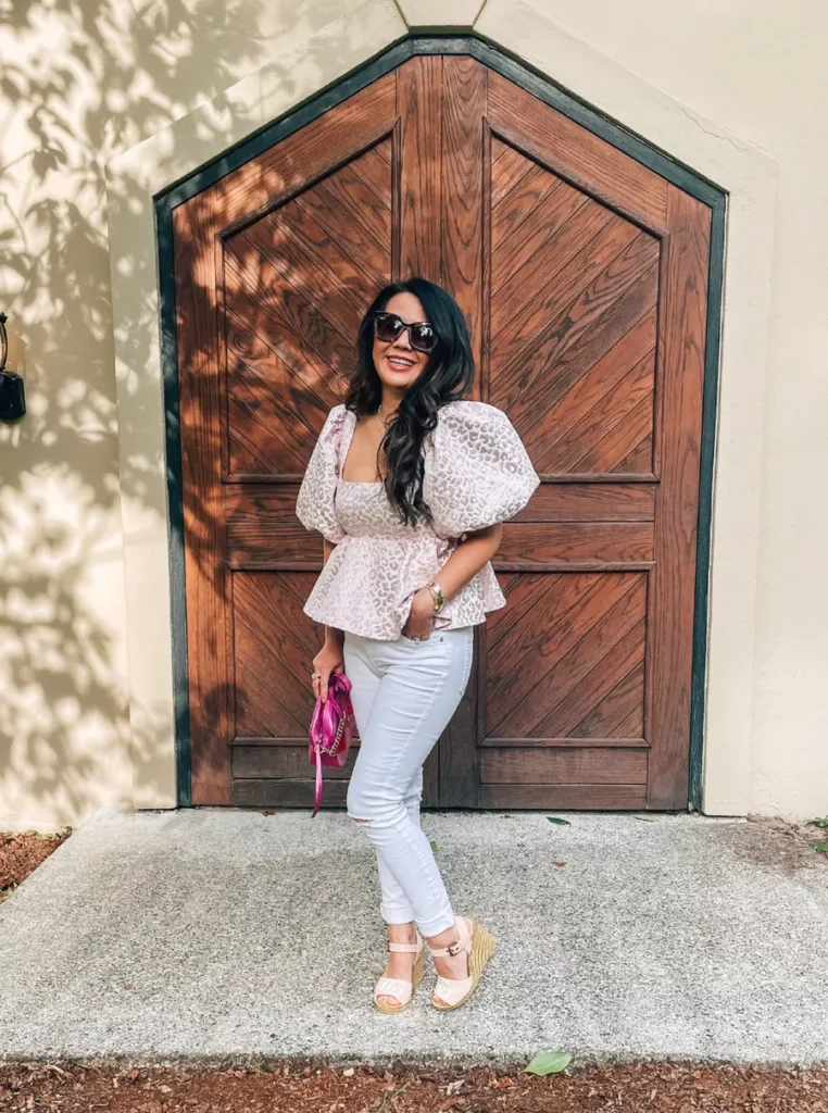 puff sleeved top and jeans