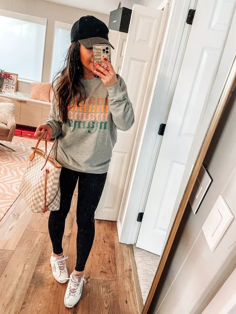 Pullover Sweatshirt + Leggings + Sneakers