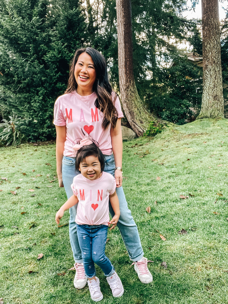 mom jeans and sneakers